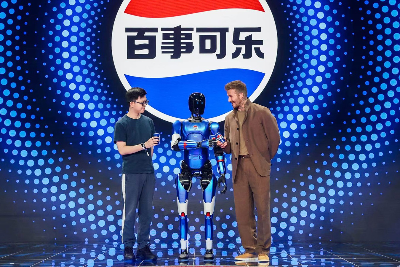 米兰官方网站机器人携手百事中国共创“百事蓝宝” 共燃渴望新章